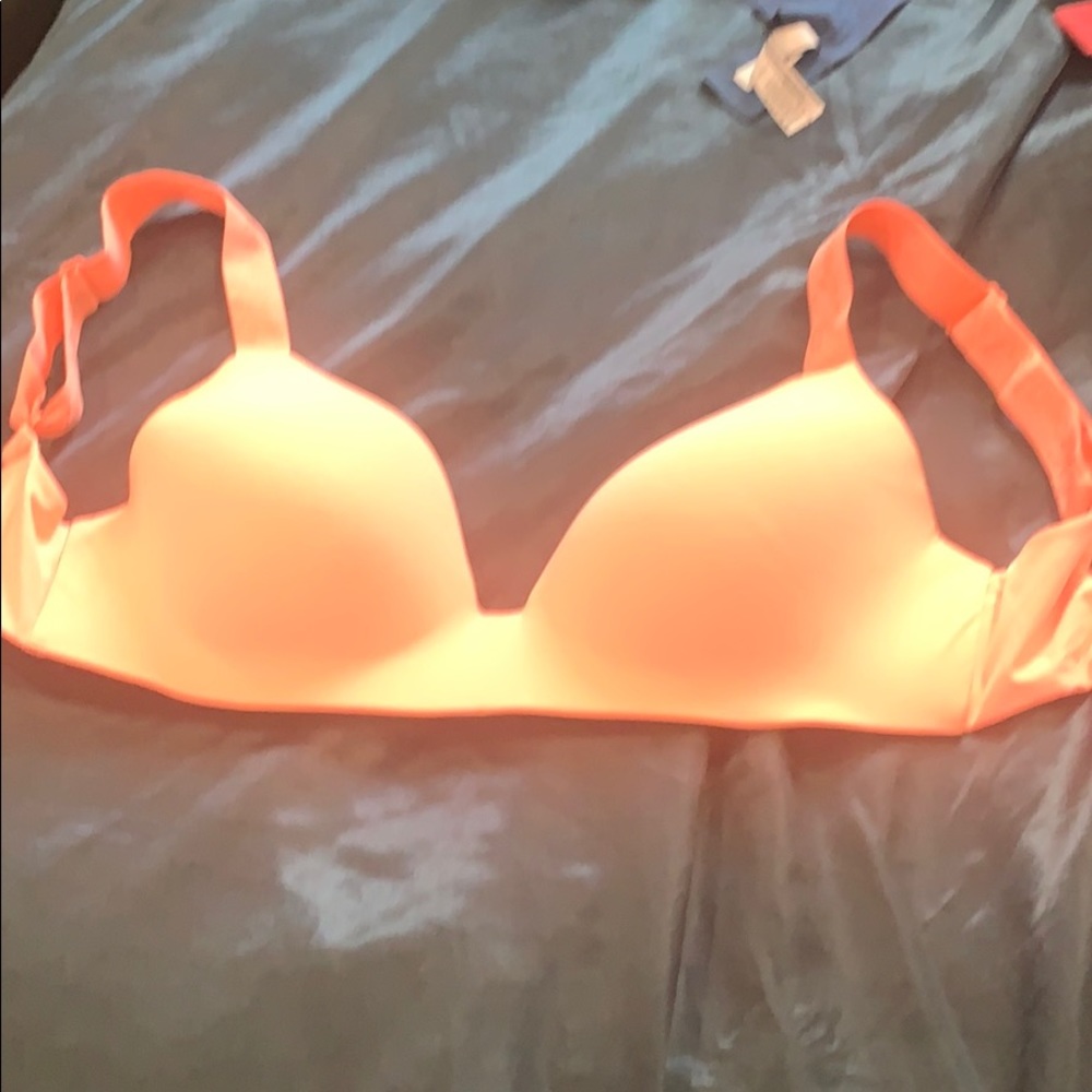 Victoria’s secret t shirt sports bra